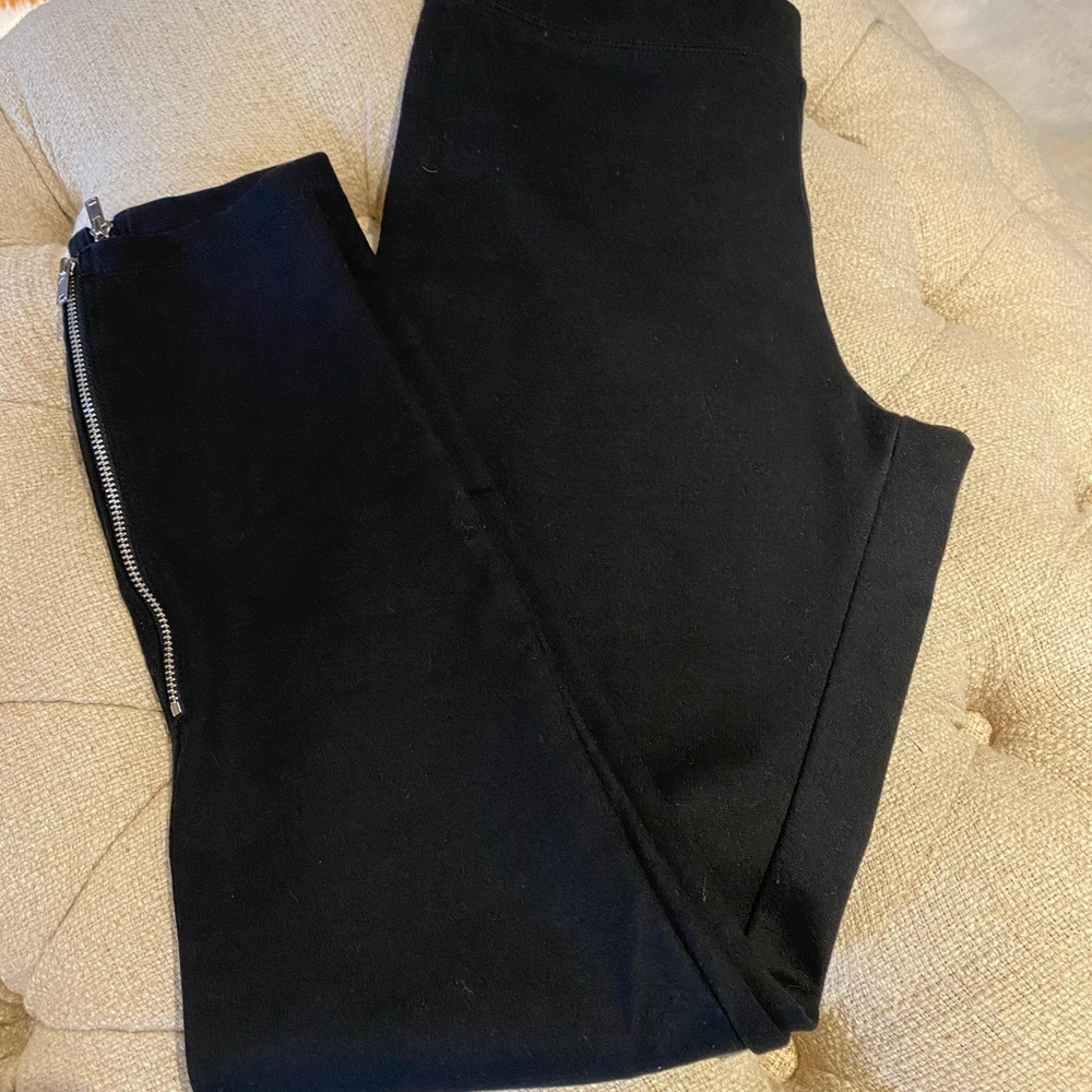 Gap pants, black, size s, tapered leg with zip.